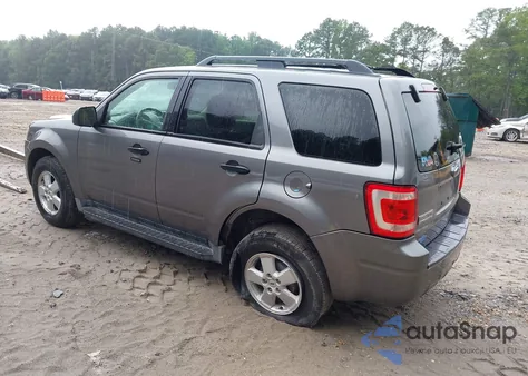 2009 Ford Escape Xlt z USA, uszkodzony, nr VIN 1FMCU03789KA33979